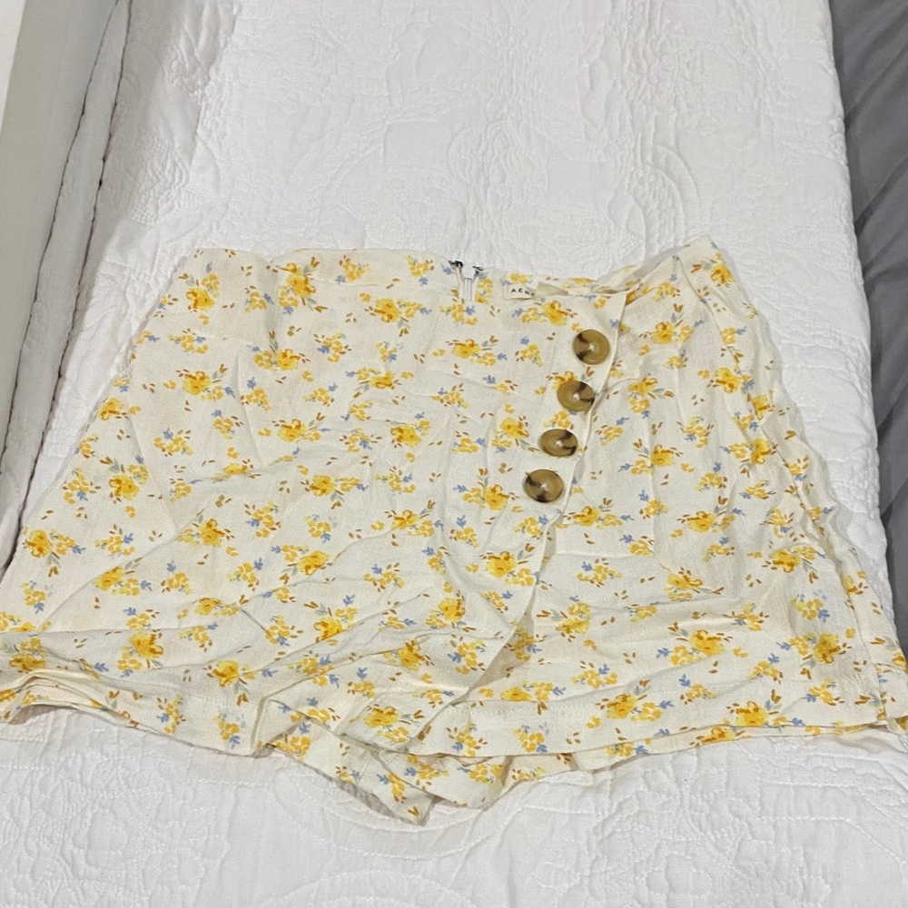 Floral Button-Front Skirt, built in shorts, never worn, size S